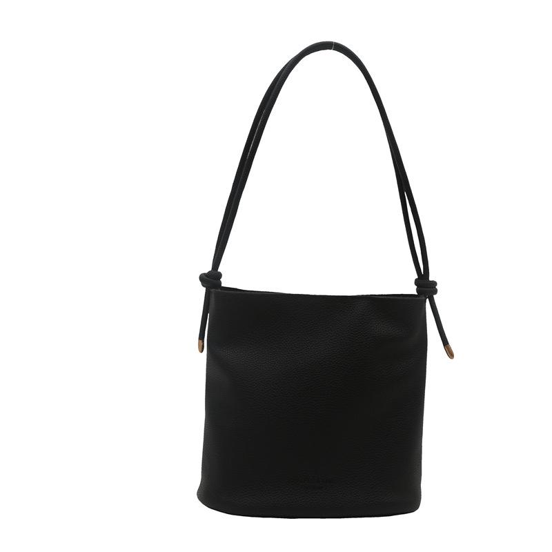 Однотонная простая повседневная сумка-ведро через плечо в этом году популярная ретро-сумка большой вместимости 2024 года, новая осенняя женская сумка-ведро через плечо