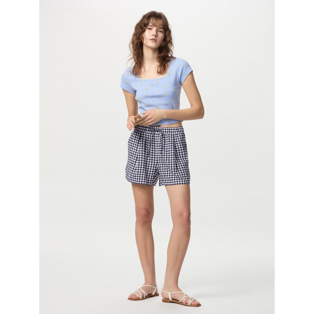 Uniqlo Футболка с квадратным вырезом и заостренным хвостом в Японии