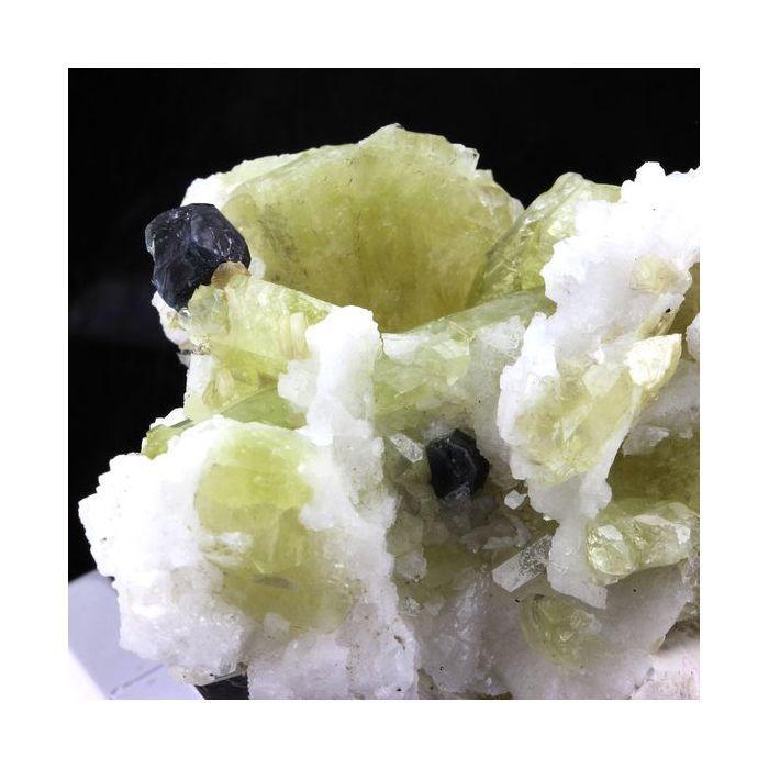 Pierres et Minéraux. Brazilianite + Apatite. 933.5 ct. Telírio claim, Minas Gerais, Brésil.