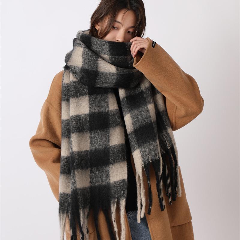 2024 New Scarf Winter Women'S Velvet Extended Warmth Luxury Fashion Versatile Internet Celebrity Girl Plaid