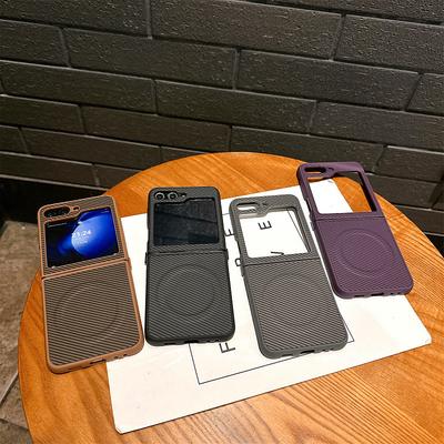 Подходит для Samsung Zflip5 Магнитный чехол из углеродного волокна с поглощением для мобильного телефона со складным экраном Zflip6 Простой противоударный защитный чехол