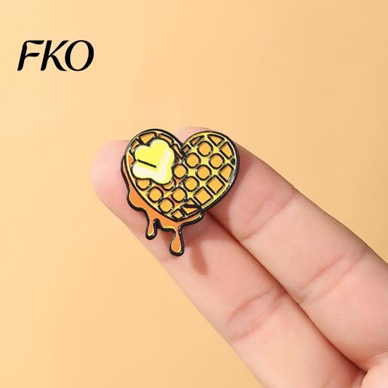 Metal Waffle Brooch Enamel Love Brooch, Heart Lapel Pin, Sweater Pin Cardigan Coat Suit Scarf Decor, Men Women Clothing Accessories Decorative