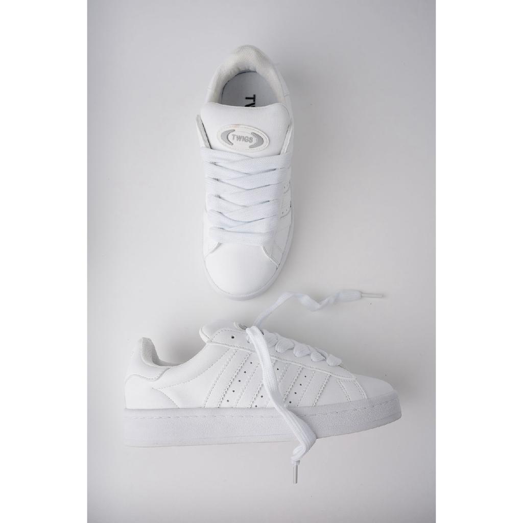 Спортивные кроссовки черные белые