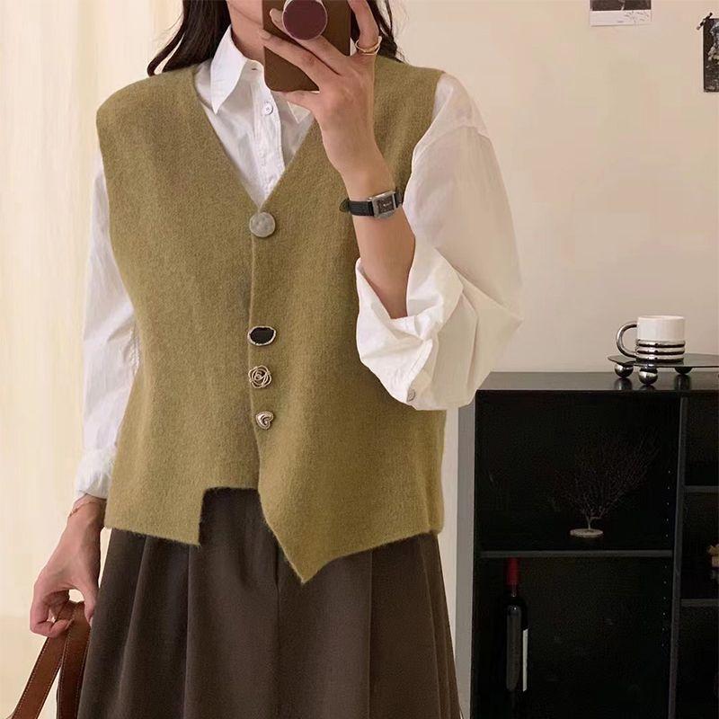 Women's Designer Button Knitted Vest Cardigan V-Neck Sleeveless Layering Sweater Cardigan Gilet for Outer Wear