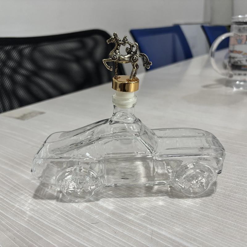 Полицейская машина Бутылка виски Мотоциклетный двигатель Бутылка вина V-образный двигатель Бутылка Ручная работа Двигатель Хэллоуин Бар Аксессуары для виски