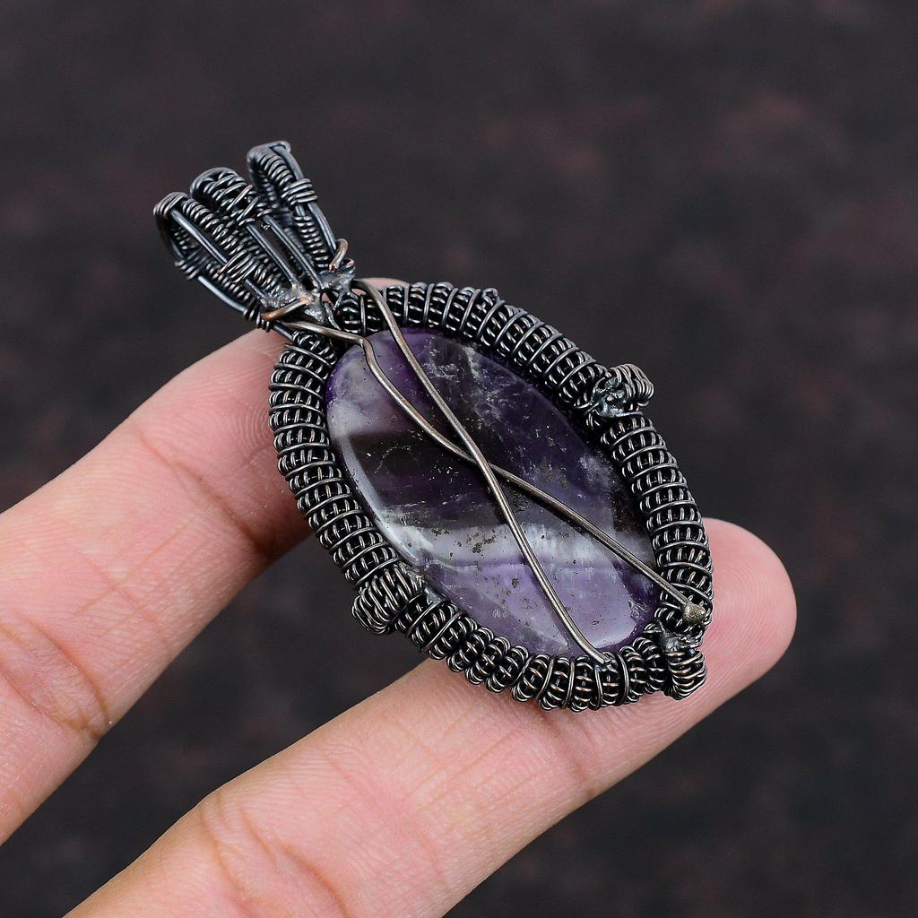 Подвеска с аметистом в виде шеврона, подвеска из медной проволоки, ювелирное изделие с драгоценными камнями, подвеска ручной работы, ювелирное изделие из медной проволоки, уникальный кулон в подарок для него