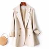 Модный и шикарный бежевый женский пиджак подойдет на любой случай