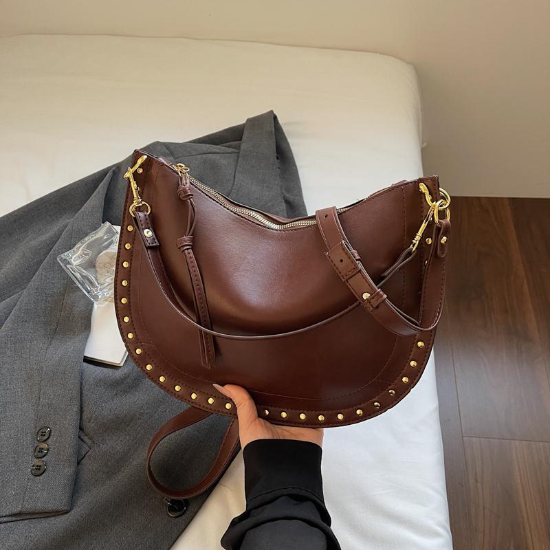 Сумка через плечо с заклепками Женская винтажная сумка под мышку Дорожная сумка на плечо