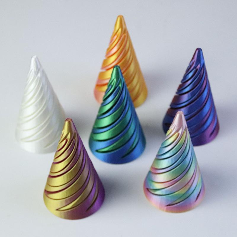 Вращающаяся пирамида Напечатанный на 3D принтере спиральный конус Трехмерная пирамида Настольная фигурка Домашнее украшение Настольные аксессуары