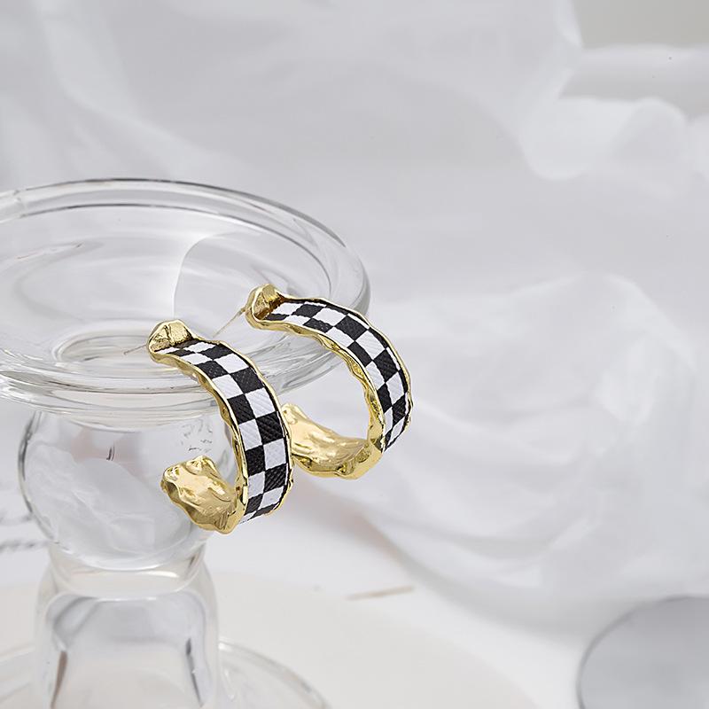 Fashion Simple Round Square Geometry Stud Earring for Women Girl Black White Checkerboard Earring Jewelry Gift
