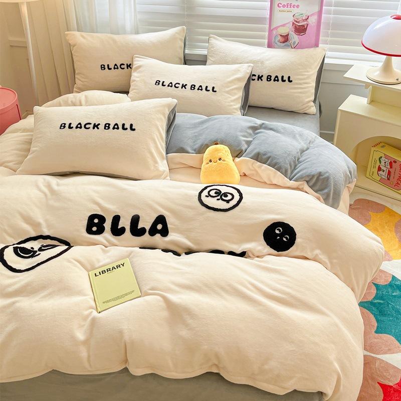 Зимнее полотенце с вышивкой, молочный бархат, комплект из четырех предметов, утолщенное теплое постельное белье с героями мультфильмов, коралловое фланелевое пододеяльник