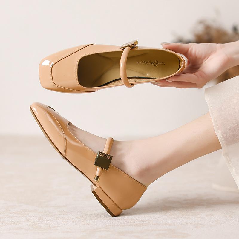 "Весенняя коллекция": Женские кожаные туфли «Мэри Джейн» с квадратным носком в цветах: красный, черный, абрикосовый, серебристый.