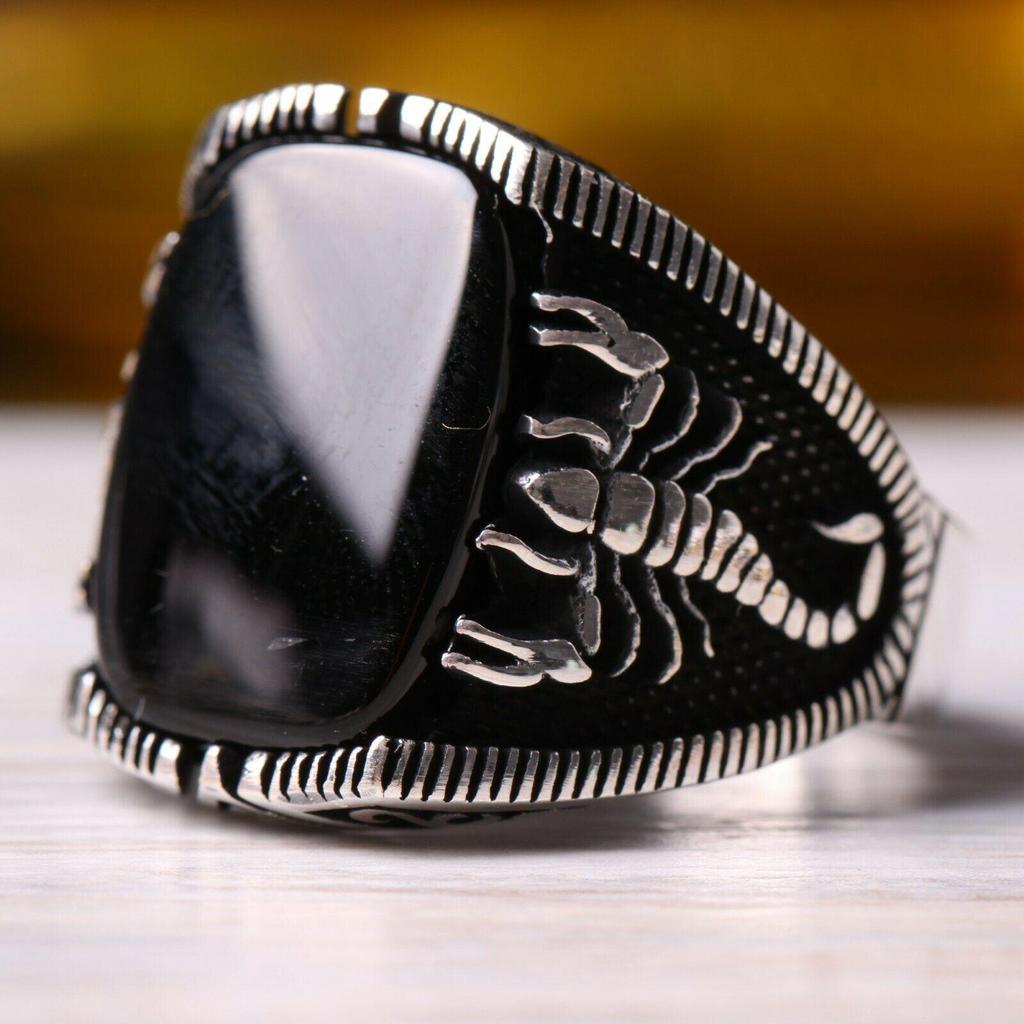 Wei Ya Men's Retro Black Square Agate Pattern Ring - Trendy and Unique Design