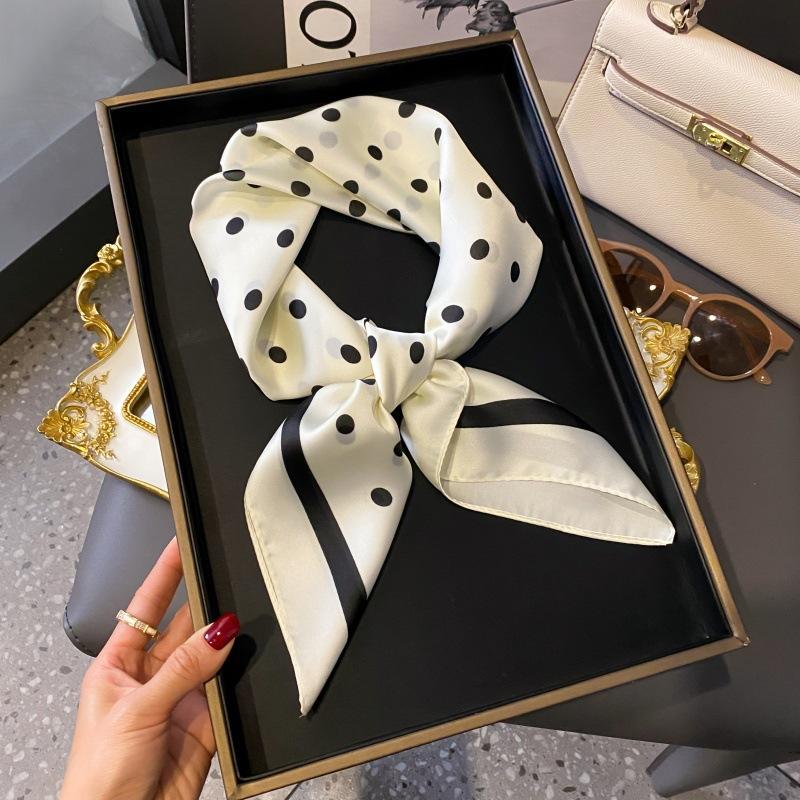 New silk scarf women's fashion versatile high-end small square scarf Korean version neck protection scarf spring and autumn retro scarf tied bag