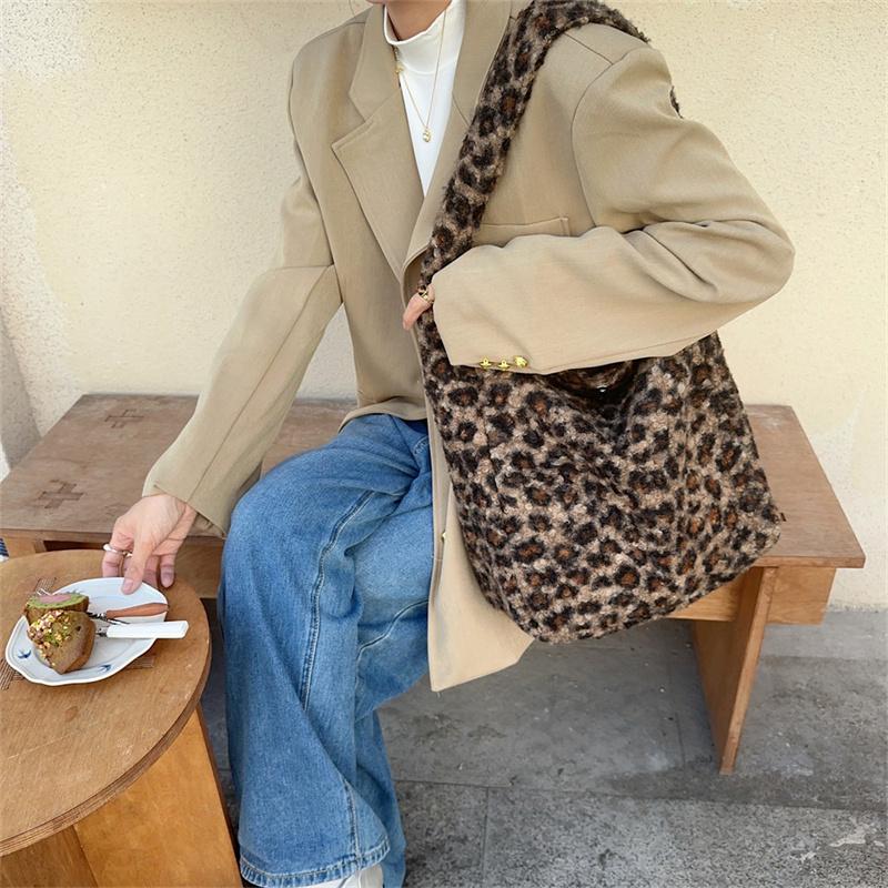 Пушистая наплечная сумка для женщин, ретро-модная сумка-тоут с леопардовым принтом, большая вместимость, студенческая сумка для девочки из овечьей шерсти для хранения CLE