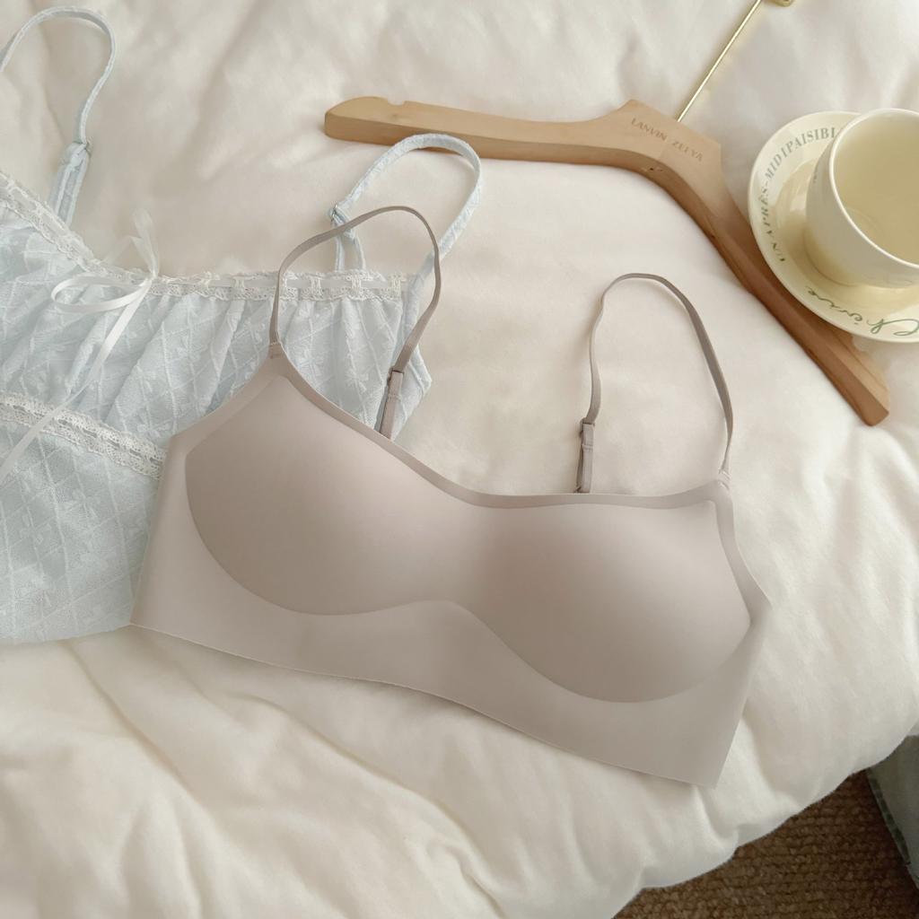Low-neck liquid foundation underwear women's thin big breasts show small and thin jelly strip lift invisible seamless bra cover
