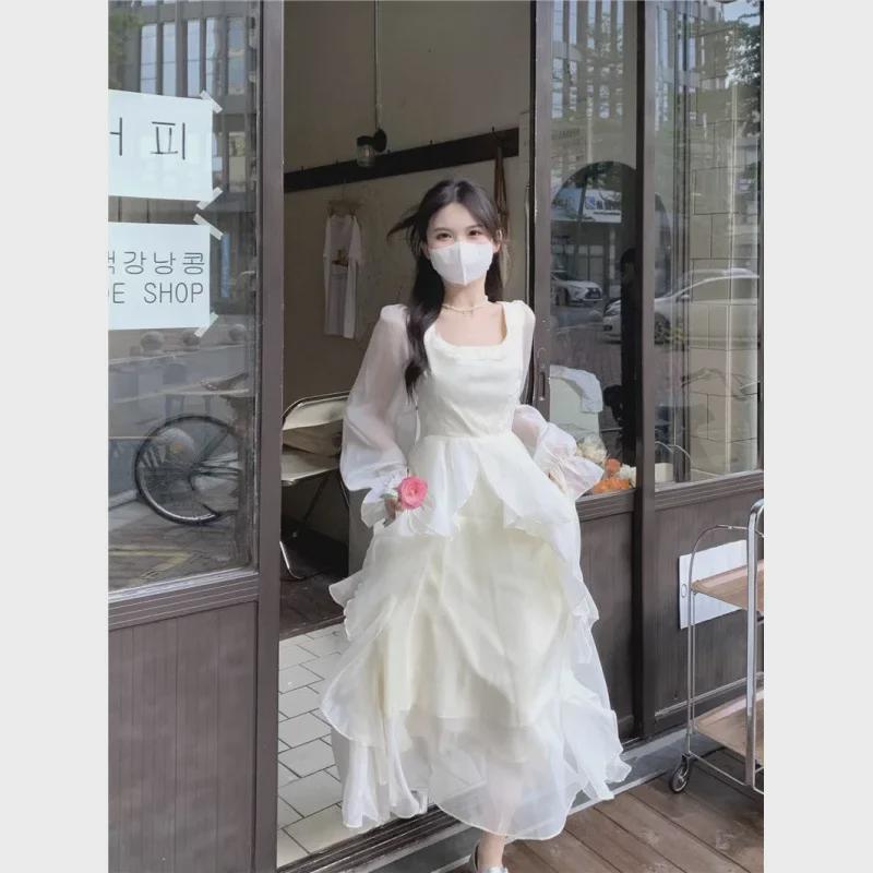 Белое шифоновое платье А-силуэта с квадратным вырезом и рукавами-фонариками во французском стиле