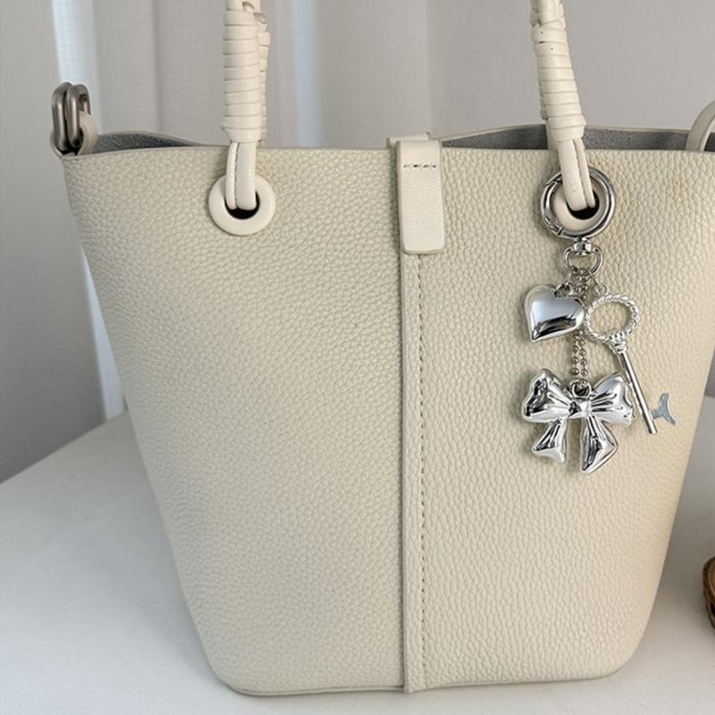 Elegant Heart Phone Bag Accessory Fashionable Silver Bowknot Keychain with Heart Charm Unique Keyrings Accessory