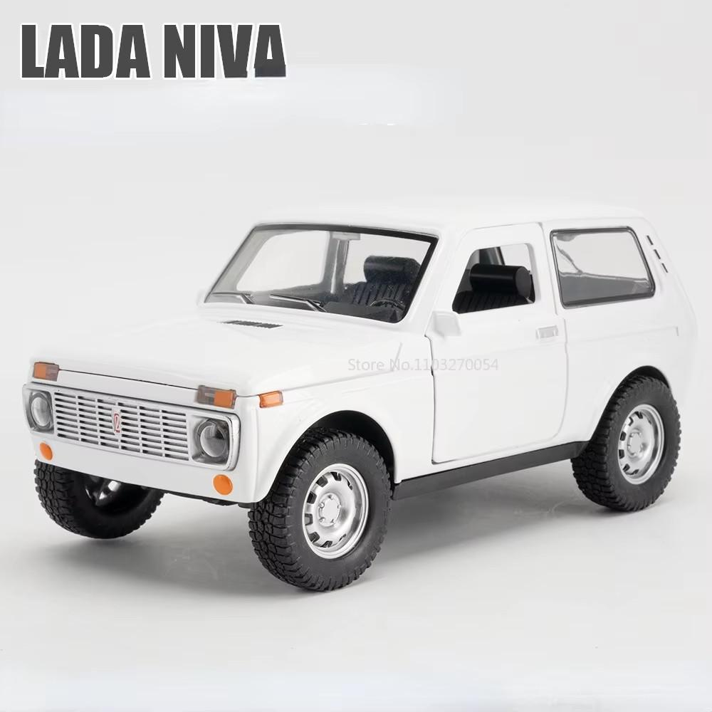 1:18 Россия LADA 2107 NIVA Литые металлические модели Игрушечный автомобиль 6 дверей открываются Звук Свет Оттянуть назад Транспортное средство Коллекция Подарок Детские игрушки