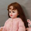 Реалистичные имплантированные вьющиеся волосы Reborn Baby Doll Girl Реалистичная 55 см Полностью виниловая кукла для моделирования тела Красота Розовая свинья Вязаная одежда Кукла Детская игрушка