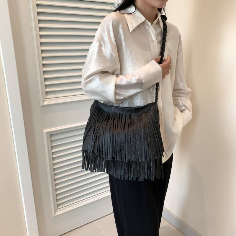 Ретро нишевая модная сумка женская новинка 2024 года, сумка с бахромой, фактура, повседневная, большой емкости, косая сумка через плечо