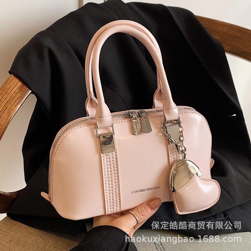 Niche design bag women's summer 2025 new casual messenger bag fashion this year popular portable shell bag