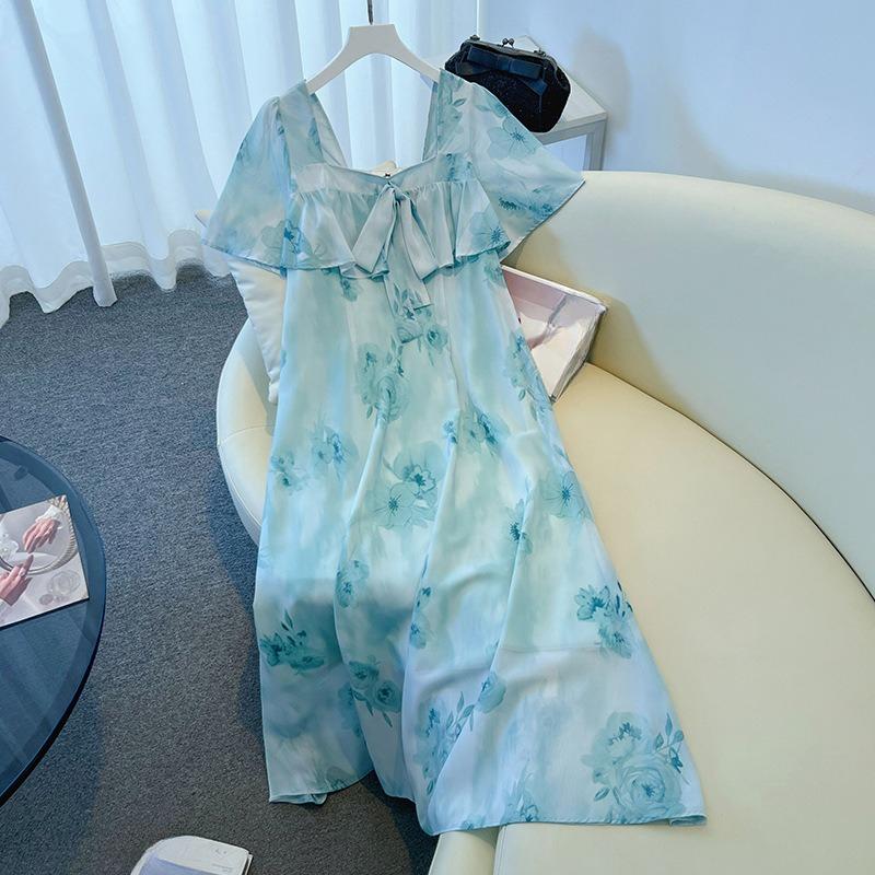 A Plus-size Women's Dress with Slimming Floral Patterns and A New Summer Chiffon A-line Skirt