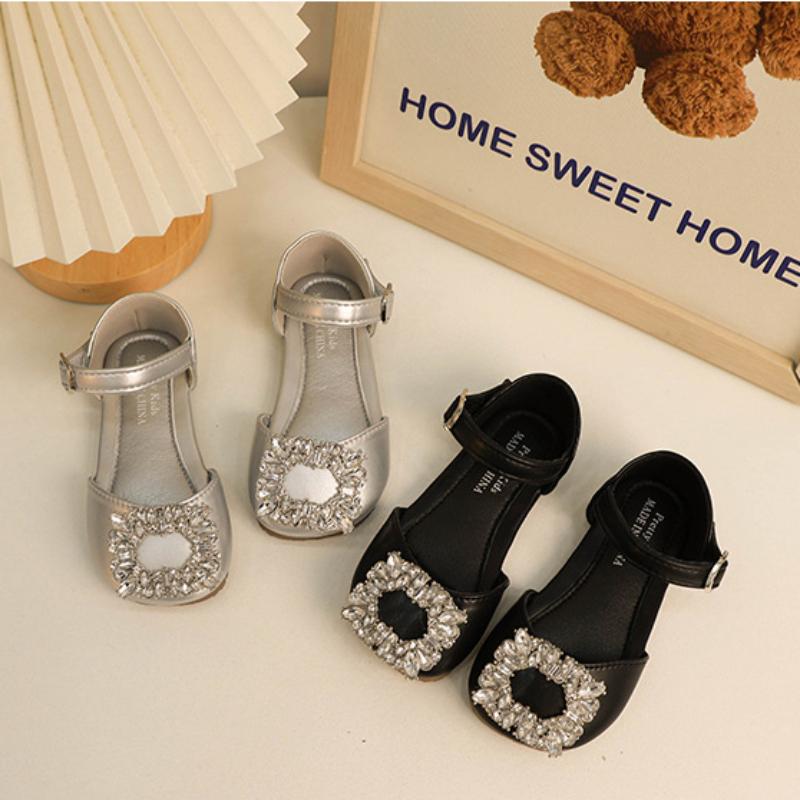 Детские плоские сандалии 2024 Роскошные элегантные туфли со стразами для девочек в корейском стиле Универсальные детские повседневные принцессные балетные сандалии