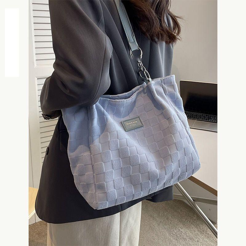 Большая сумка большой вместимости женская 2025 новая высококлассная нишевая универсальная сумка для работы, портативная на плечо, сумка-тоут