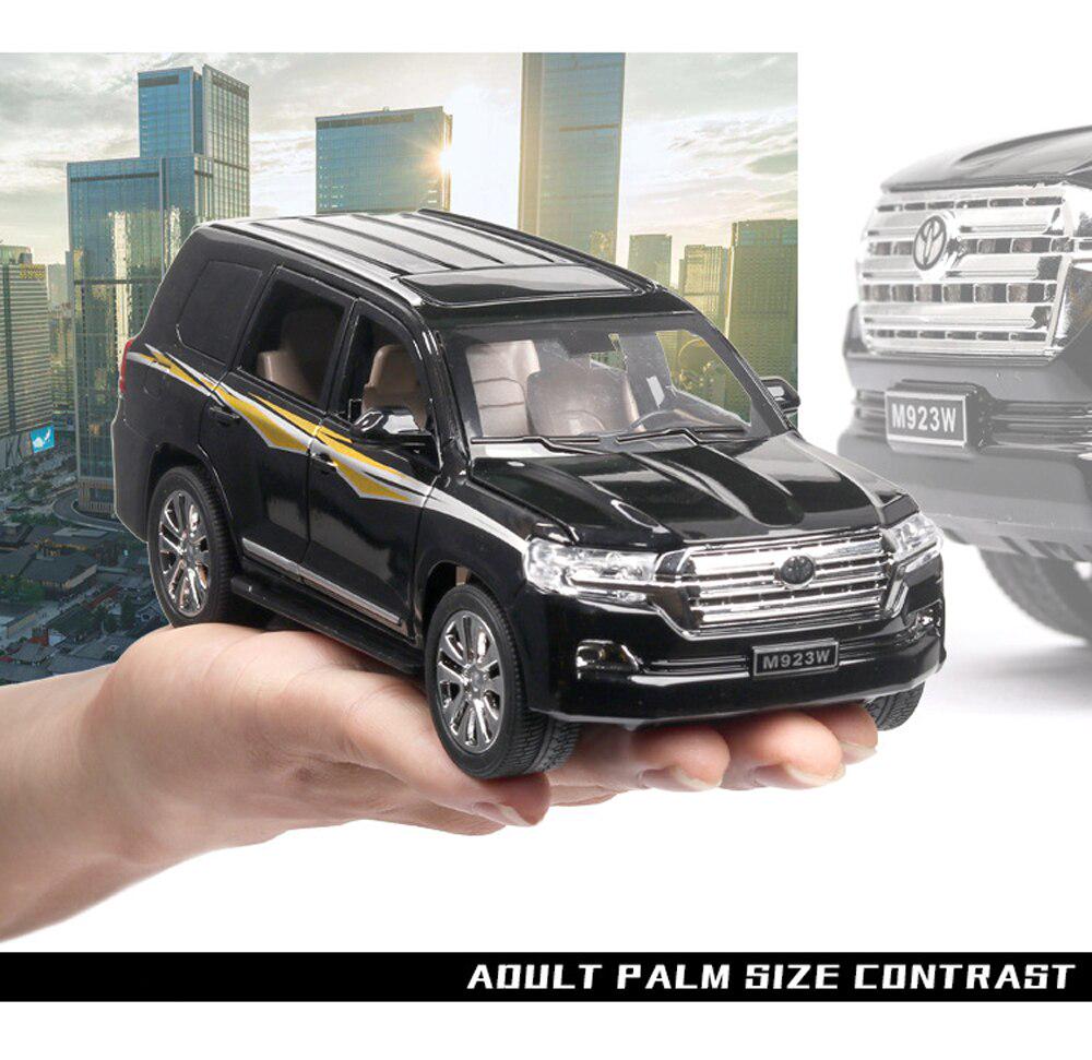 Игрушечная машина с музыкой и освещением