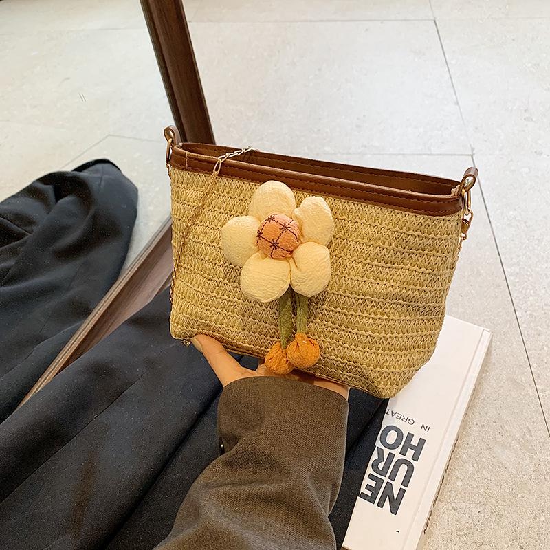 Pastoral Fengsen Girls' Straw Weaving Bag New Summer Flower Literary Weaving Bag One-shoulder Crossbody Small Square Bag