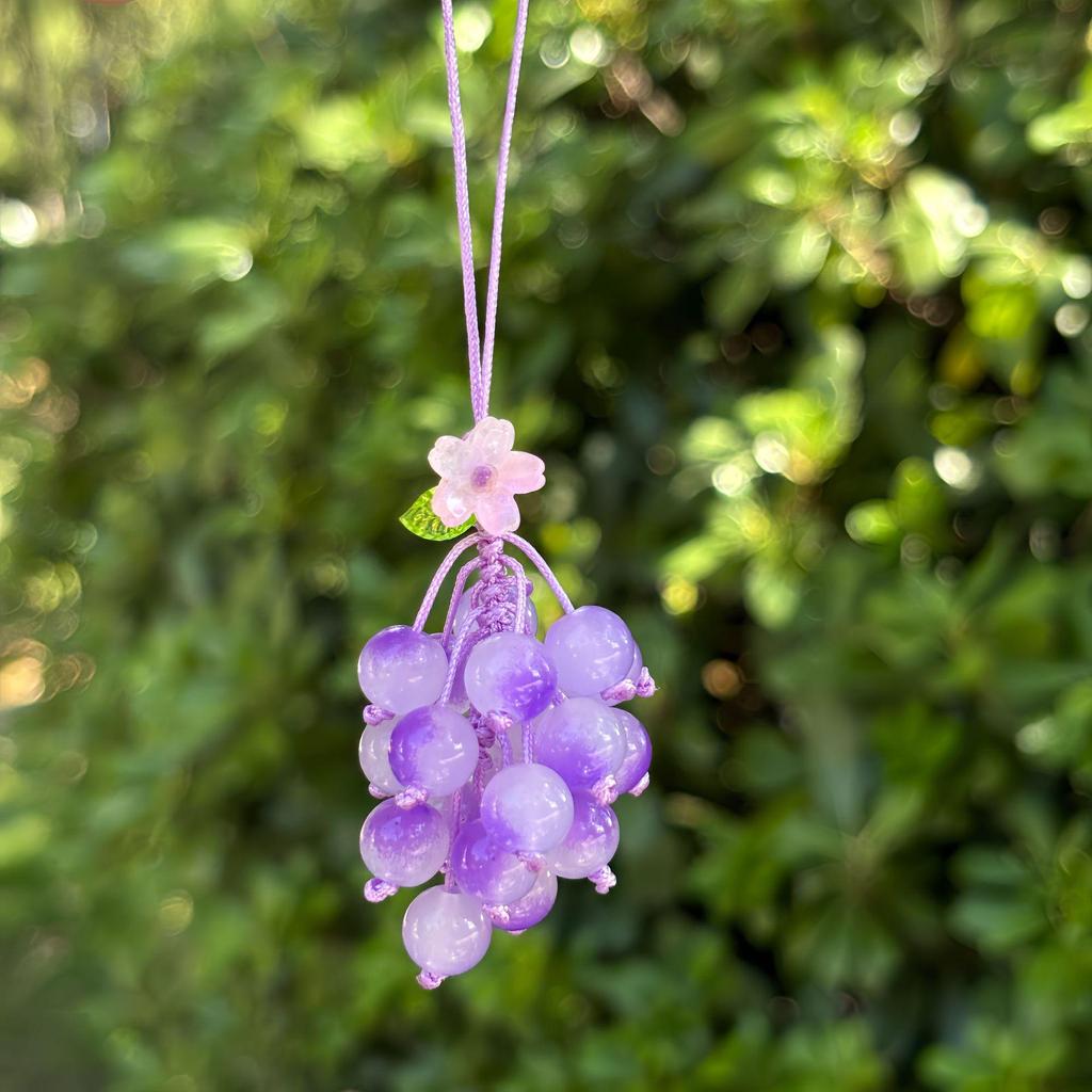 Grape Pendant Gradient Charm: Car Bag Ornament & Cultural Scenic Gift In Resin