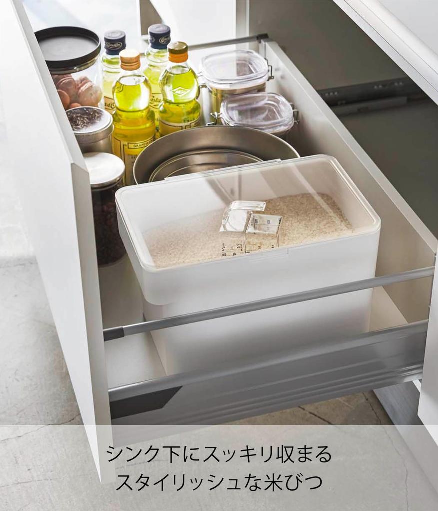 Yamazaki Jitsugyo 3377 Герметичный контейнер для риса под мойку 5 кг с мерным стаканом Белый Примерно Tower Линия для соскребания риса Зачерпывает чисто до конца