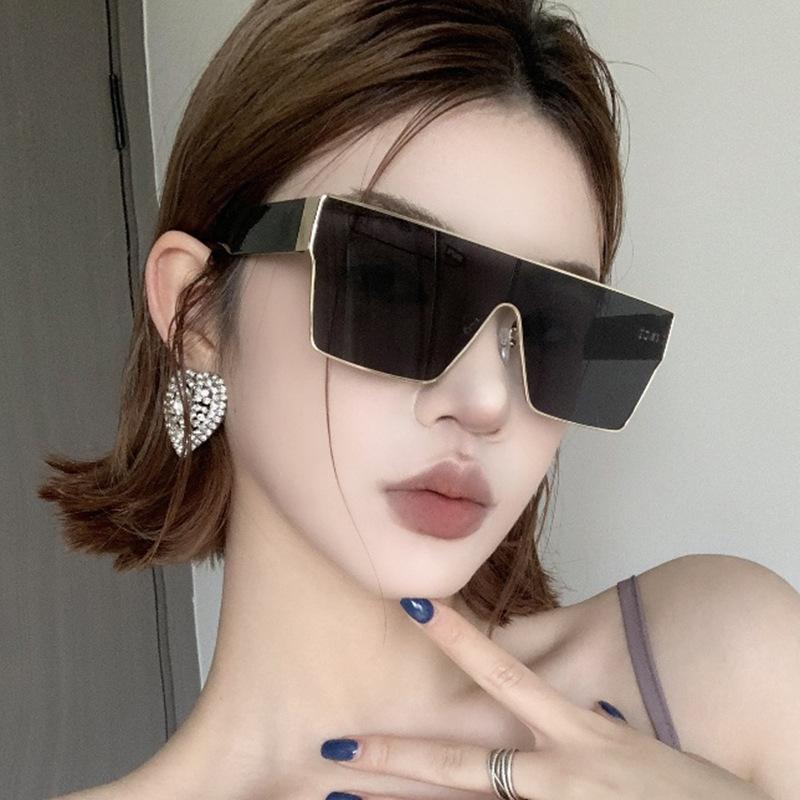 Square one-piece large-frame sunglasses, new bar dancing sunshade sunglasses, women's trendy sunglasses