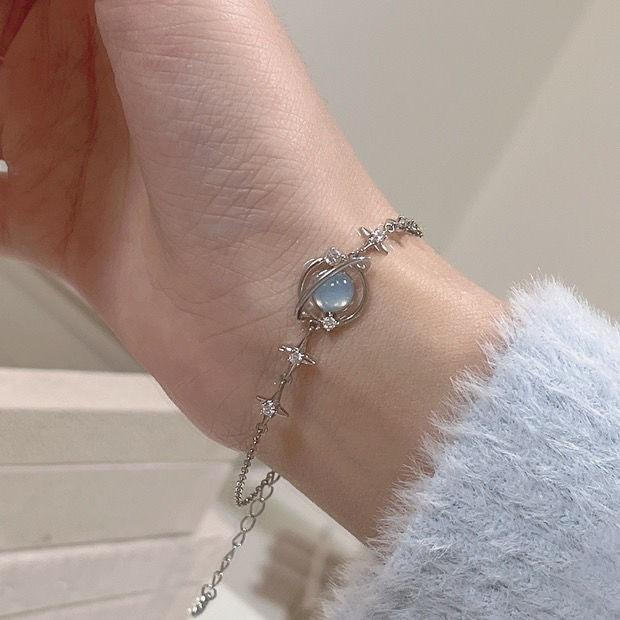 Korean ins Geng Geng Galaxy bracelet female, niche design light luxury high-end sensual student girlfriend bracelet accessories