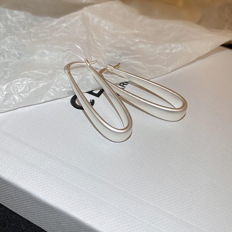 European-American Geometric Metal Oval Ear Cuffs - Women's Fashion Exaggerated Earrings Trendy Ear Jewelry