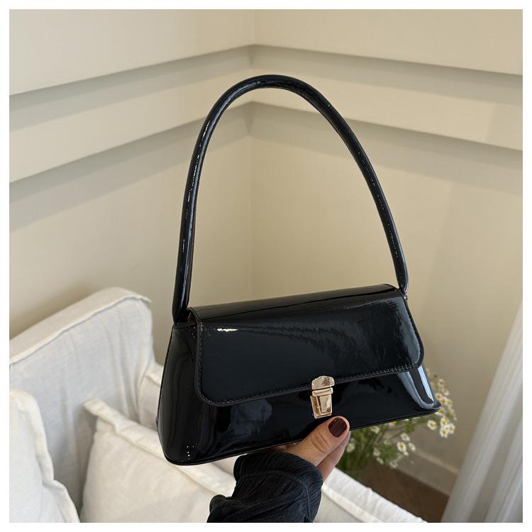 Французская нишевая фактурная сумка женская сумка 2024 летняя новая модная ретро сумка подмышкой глянцевая сумка через плечо в иностранном стиле