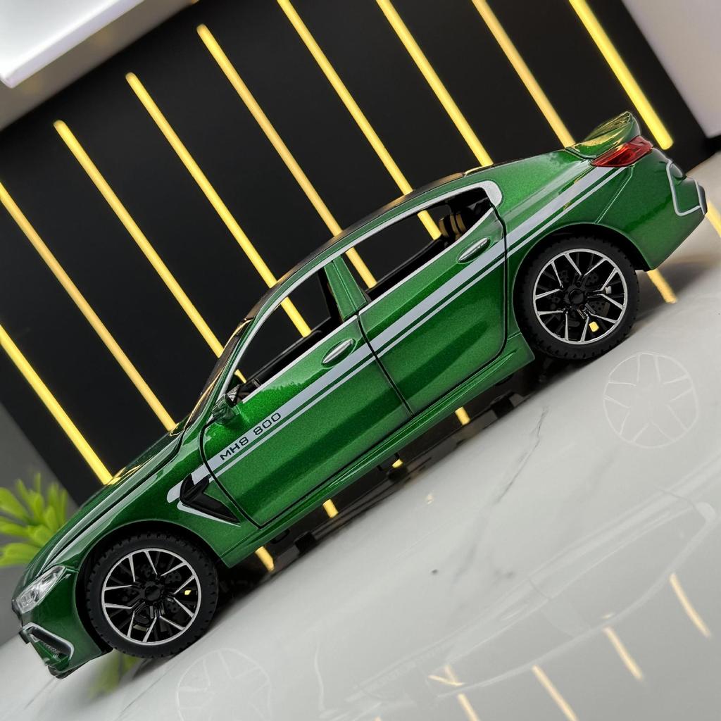 1/24 Спортивный автомобиль BMW M8, Модель автомобиля из сплава, Звуковые и световые эффекты, Колеса с рулевым управлением, Детская игрушечная машина, Подарок на день рождения