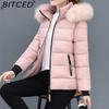 Женское зимнее пальто BITCED короткой длины: Приталенная стеганая хлопковая куртка с большим меховым воротником