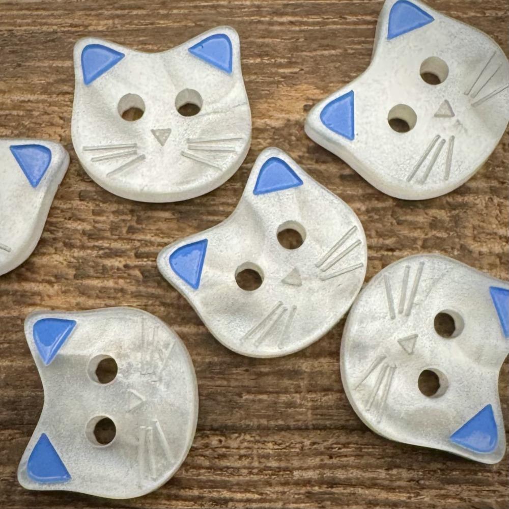 10Pcs Cute Cat Buttons 12mm Small Kitten Head White Resin 2-hole Buttons Clothing Accessories