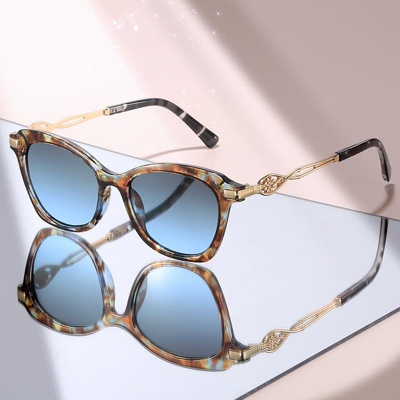 2026 Trend Vintage Cat-Eye Sunglasses: Black Frame with Decorative Gold Accents, Classic Design for Beach & Fashion Outfits