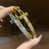 Открытый браслет-манжета с вырезанной буквой из циркона, покрытый 18-каратным золотом – Элегантный, универсальный браслет для женщин