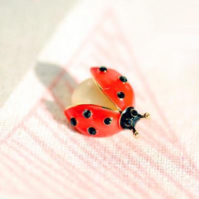 Милая брошь-божья коровка для женщин, унисекс, опаловая, красная эмаль, жук, насекомые, для вечеринки, повседневная, брошь-булавка, подарок