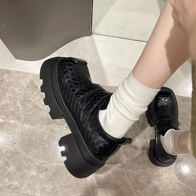 Модные туфли на плоской подошве, туфли на платформе, женская весенняя новая повседневная обувь 2024 года, дизайнерская модная брендовая обувь для прогулок из кожи