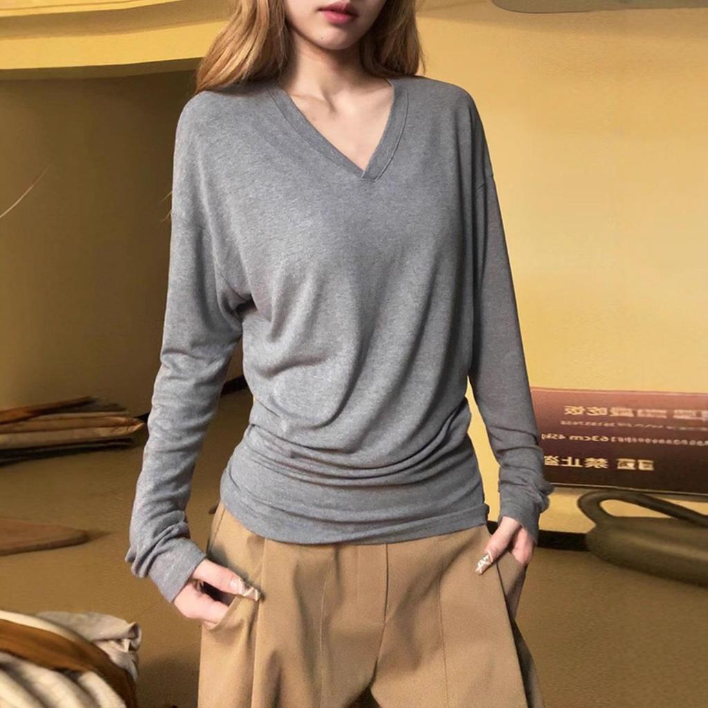 Korean V-Neck White Long Sleeve T-Shirt for Women – Autumn/Winter Relaxed Fit Base Layer with Cinched Waist