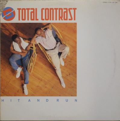 12-дюймовая пластинка TOTAL CONTRAST - Hit And Run (Медиа-микс)(Редакция Versio L12P7108 ЛОНДОН 1985 Япония Танцевальная и Электронная Музыка Б/У