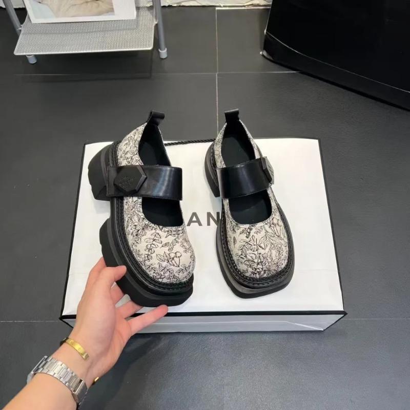 Модная женская повседневная обувь из натуральной кожи Мэри Джейн Одинарные туфли Новый квадратный носок Мягкая подошва Универсальные на липучке С мелким вырезом Одинарные туфли