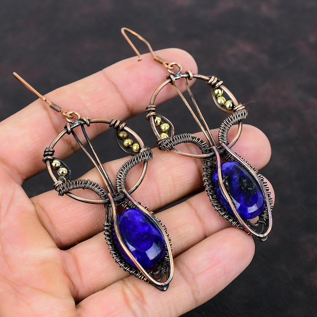 Серьги с граненым синим сапфиром, медная проволочная обертка, изящные серьги ручной работы, ювелирные изделия из меди с драгоценными камнями, дизайнерские серьги, подарок на годовщину