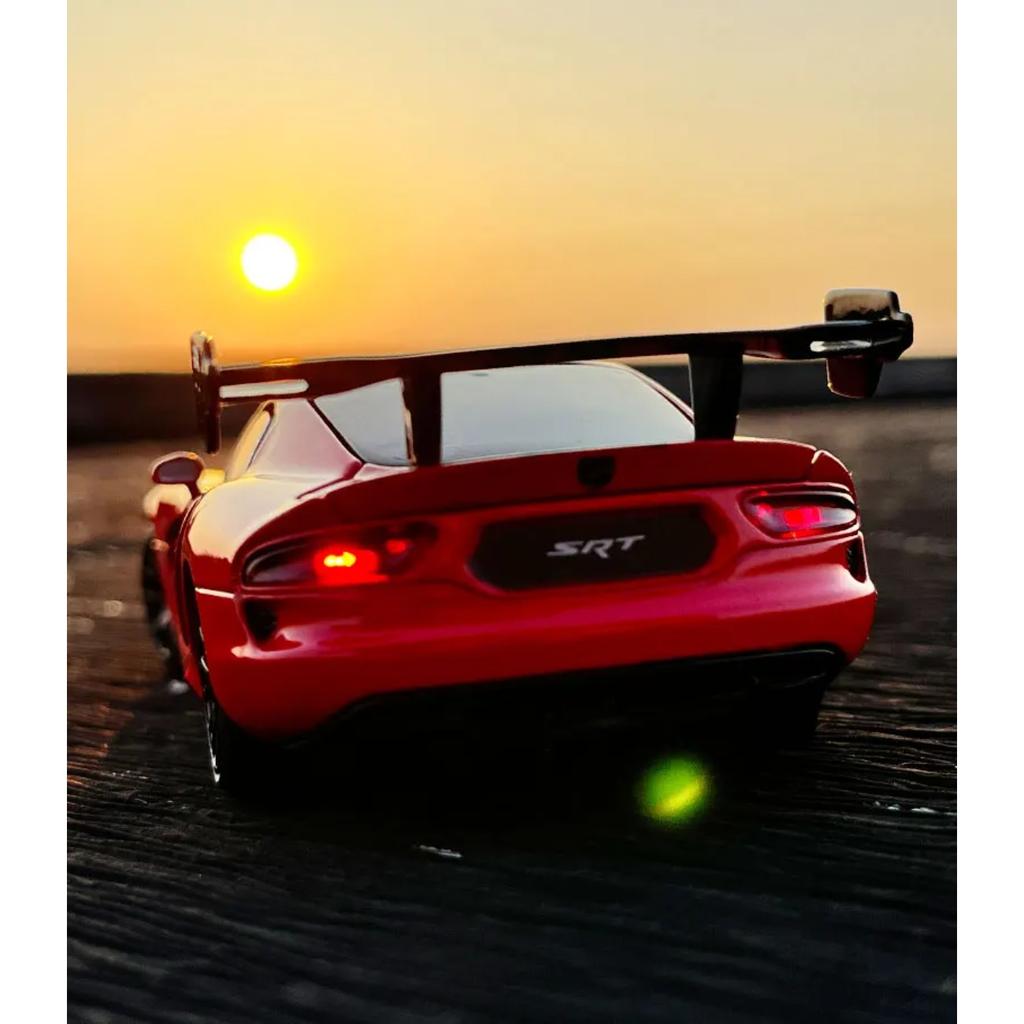 1/32 Dodge Viper ACR SRT Модель спортивного автомобиля из сплава Литые металлические игрушечные транспортные средства Модель автомобиля Симуляция Звук и свет Детские подарки