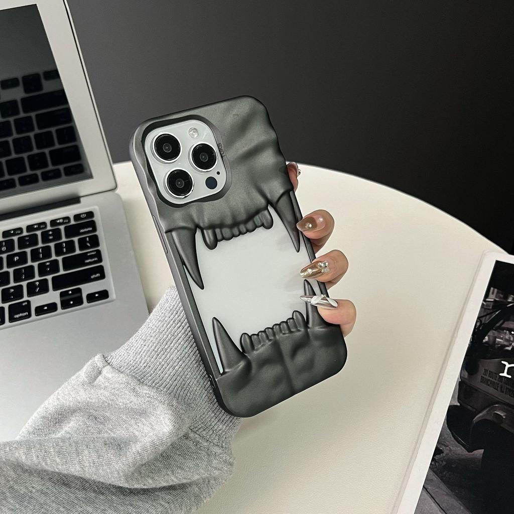 Полый отвод тепла Плиссированный Гальванизированный Зубы тигра Подходит для чехла для мобильного телефона iPhone 16 Apple 15 Матовый 14 Защитный чехол